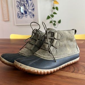 Sorel “Out ‘N About” Waterproof Leather Duck Boots, Size 8